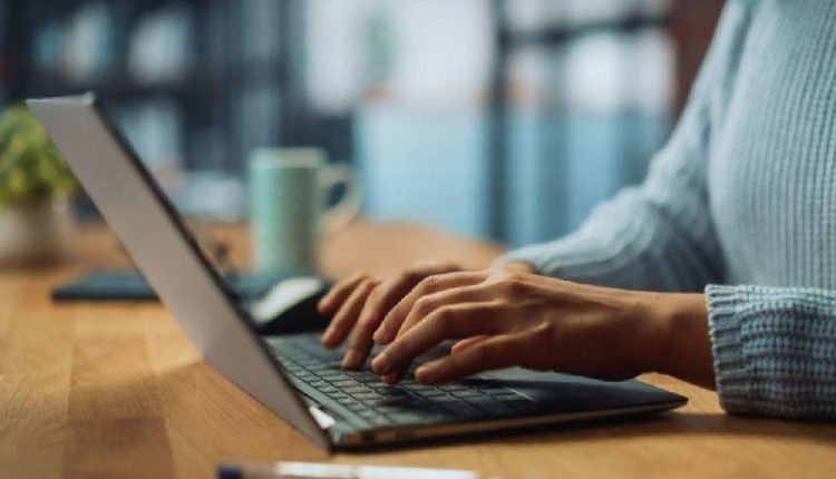 لپ تاپ های core i3 برای چه مشاغلی کاربرد دارد