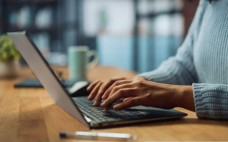 لپ تاپ های core i3 برای چه مشاغلی کاربرد دارد